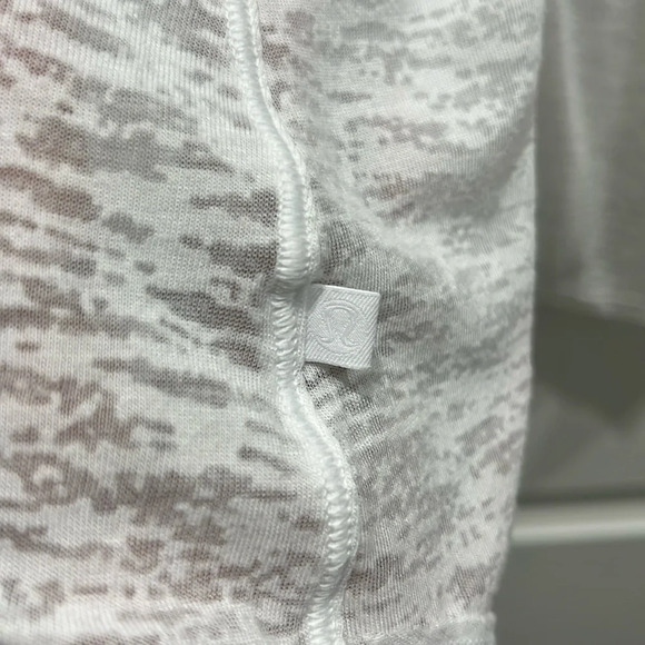 Lululemon White Sheer Activewear Tank Top with Cut Out Back Sz 8 - Picture 5 of 5